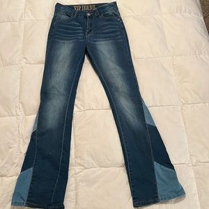 Low rise, wide leg retro style jeans!